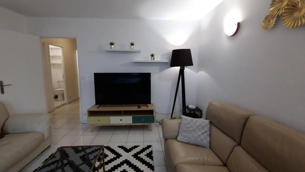 5 mn (450 m) walk Metro/La Defense/3BR/8Pers