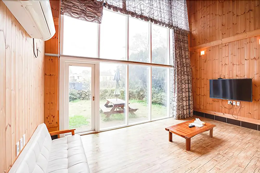 Jejuwild Rose South Village Pension