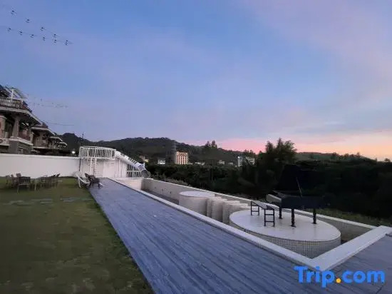 Beautiful villa by the Seine (Bgy South Kunming Grand View Store)