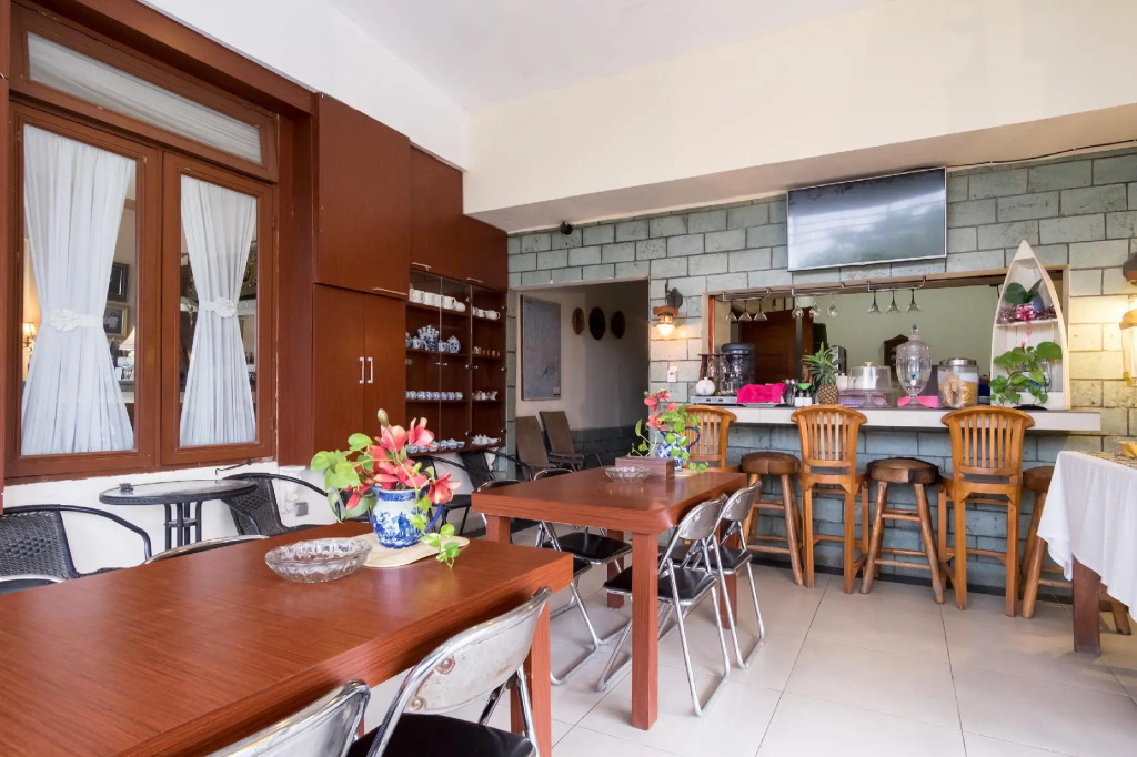 OYO 994 Huber Apartment
