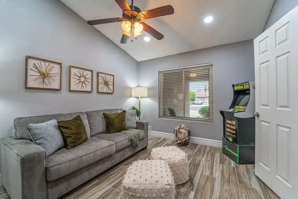 Monte Cristo Phoenix 4 Bedroom Home by RedAwning