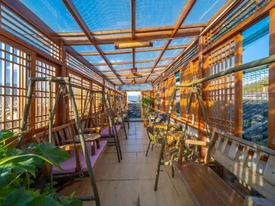 Yuxue Qingcheng Snowview Boutique Inn(御雪晴城·Starrysky日照金山观景美宿（丽江古城大水车店）)