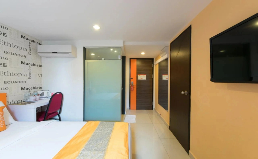 Signature Hotel @ Little India by OYO Rooms