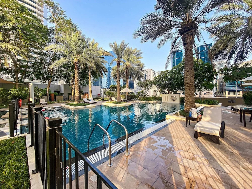 Vogue Vacation Homes, Business Bay Damac Maison Prive near Burj Khalifa and Dubai Mall, Studio Apartment with Canal and City View, Access to all Amenities
