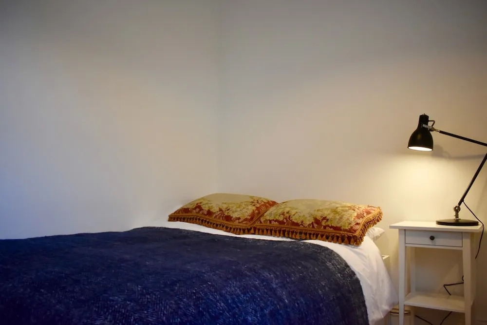 Beautiful 2 Bedroom Cottage in Trendy Portobello