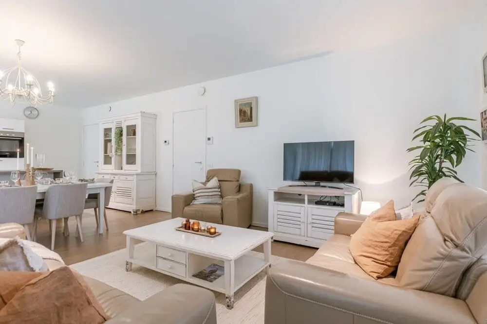 A Luminous Apartment Near the Marina