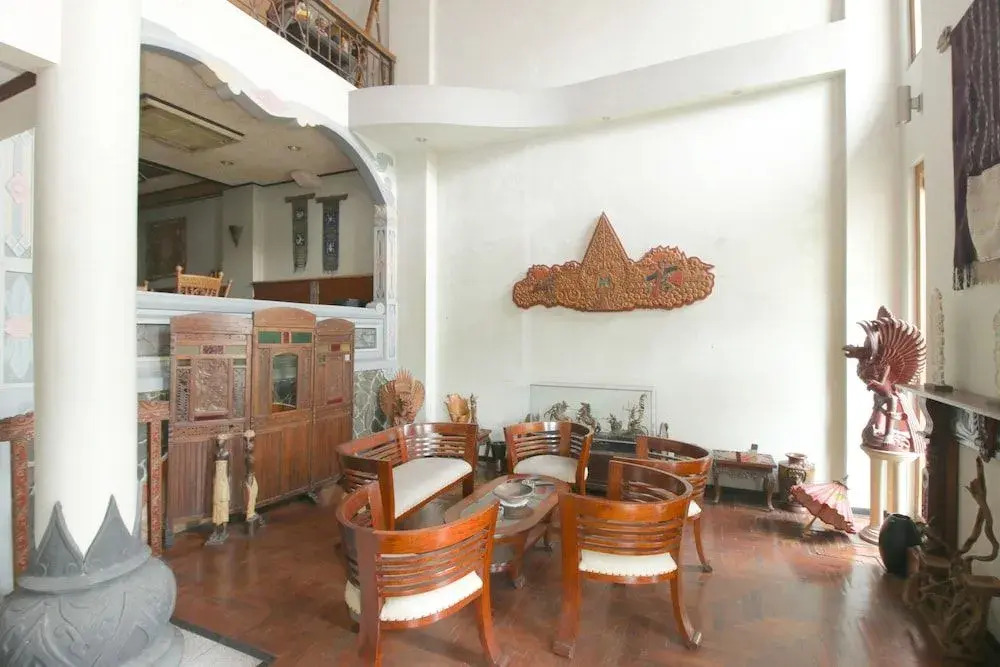 Airy Darmo Khairil Anwar 10 Surabaya