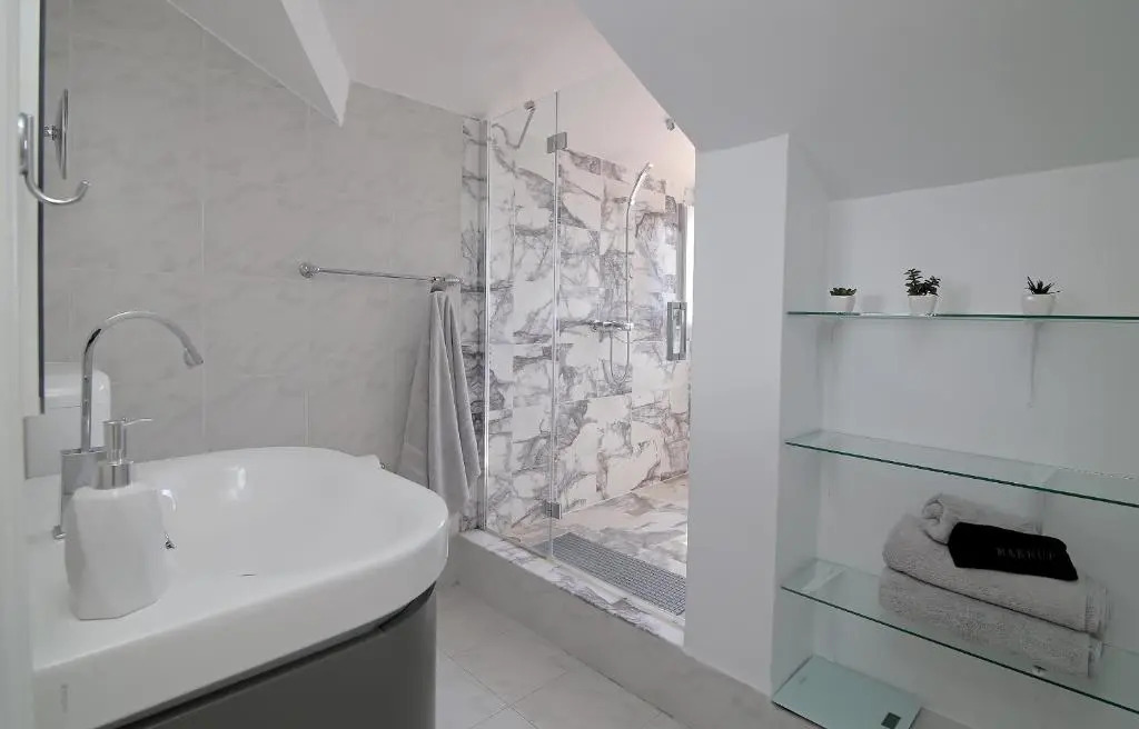 Spacious 2 BR Apt LuxeView- OldTownView, 10min to town