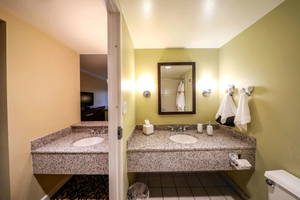 Bella Vista Hotel & Suites