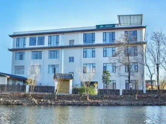 Lihu Residence Resort (Lijiang Tianrui Howard Johnson Resort Huama Street)