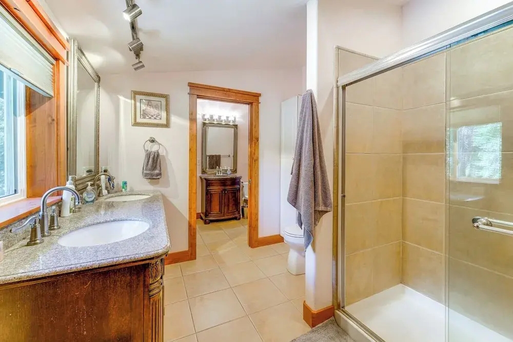 7 Mi to Lake & Skiing: Riverfront Truckee Home