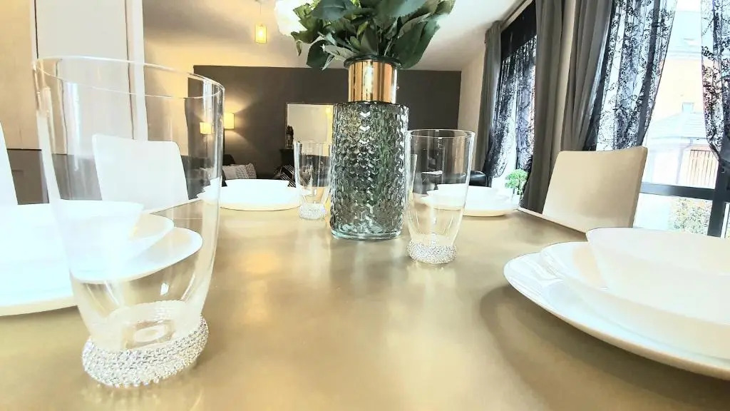 MELTON COURT APARTMENTS 2x 2bed2bath