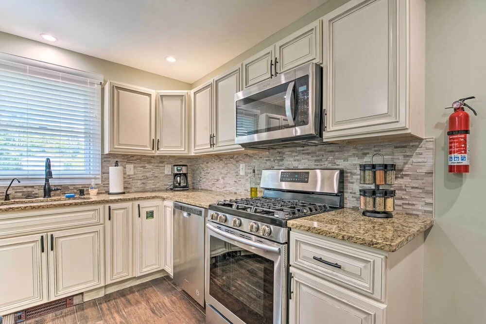 East Stroudsburg Home w/ Fire Pit & Private Pond