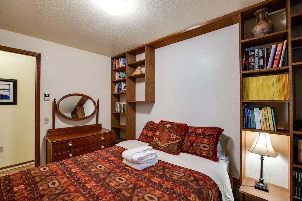 Mt. Baker Lodging Cabin 23 – Hot Tub, WiFi, Sleeps 6! by MBL