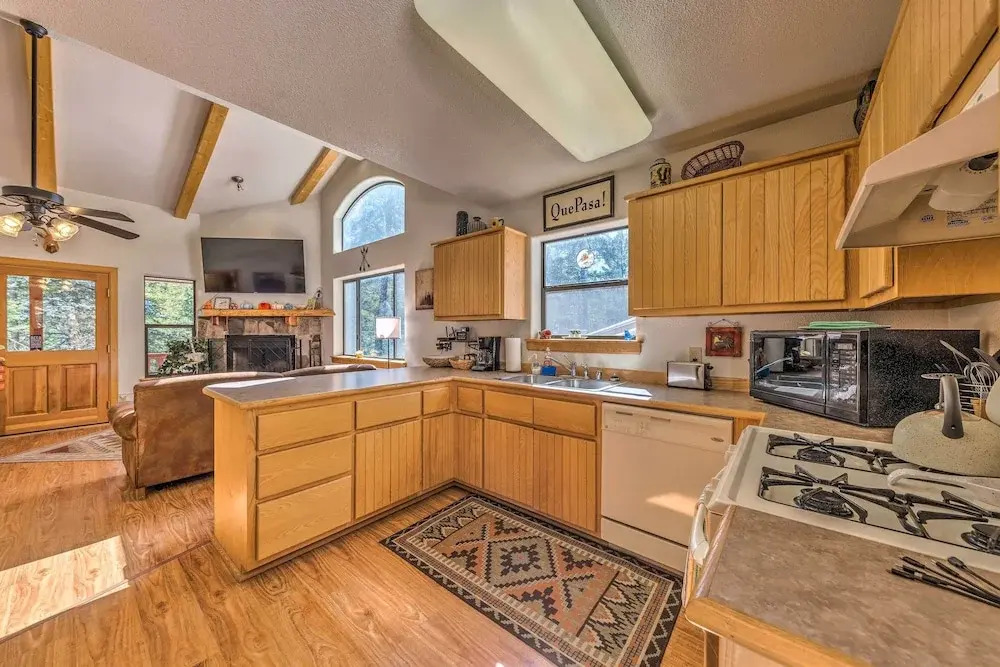 Charming 'coppertop' Cloudcroft Cabin: 3 Mi to Ski