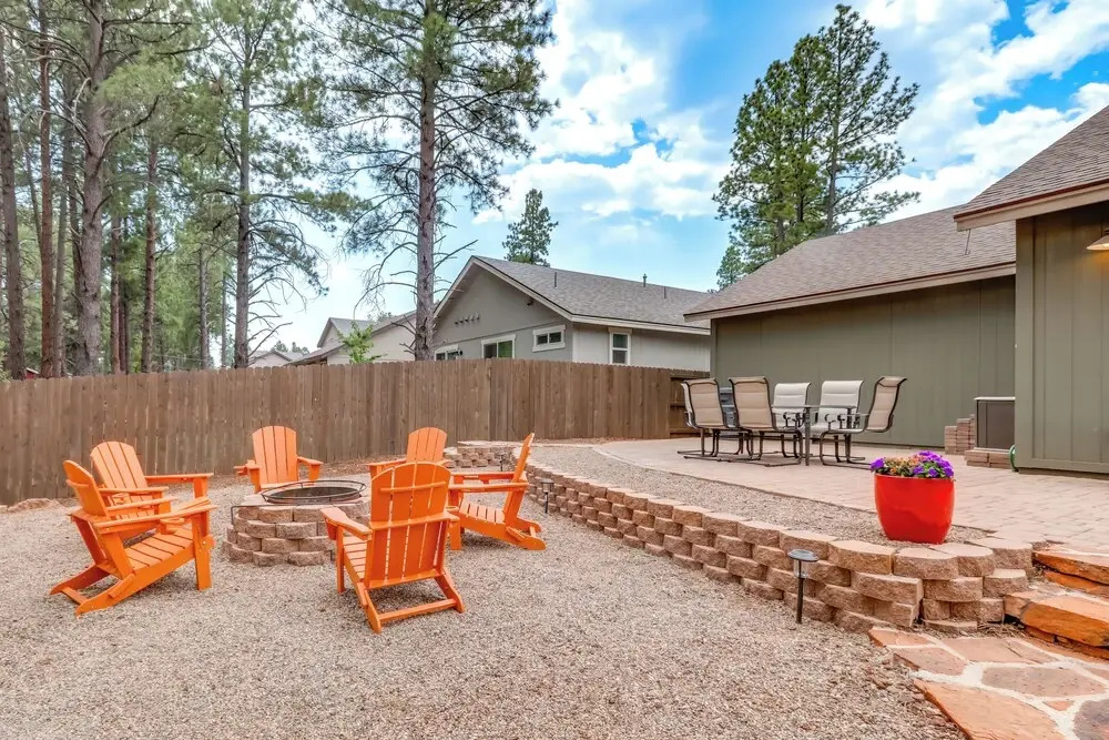 Walk to Flagstaff Urban Trails System: Cozy Home