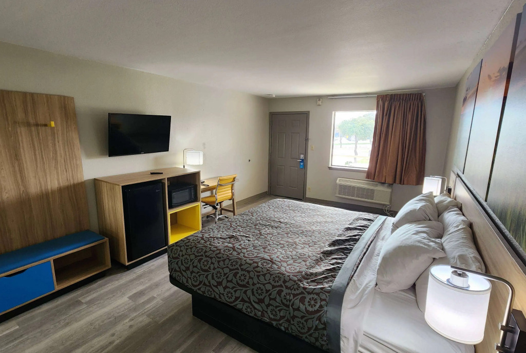 Days Inn by Wyndham San Antonio Southeast Frost Bank Center