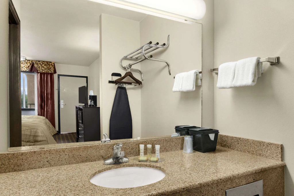 Super 8 by Wyndham Fort Worth TX