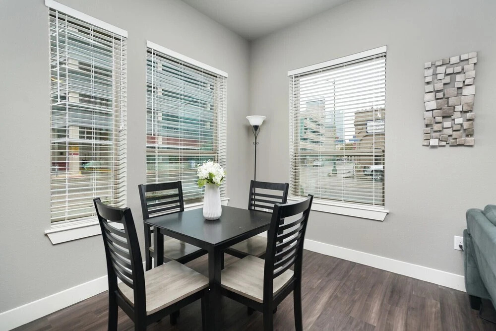 1 BR and 2 BR near Downtown by Frontdesk