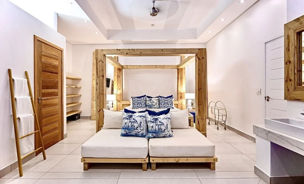 Dolphin Coast YOLO Spaces - The White House Boutique Villa