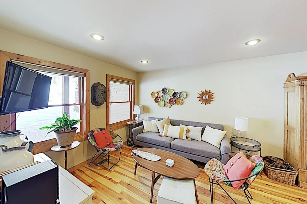 New Listing! Inviting Mountain W/ Hot Tub 4 Bedroom Home