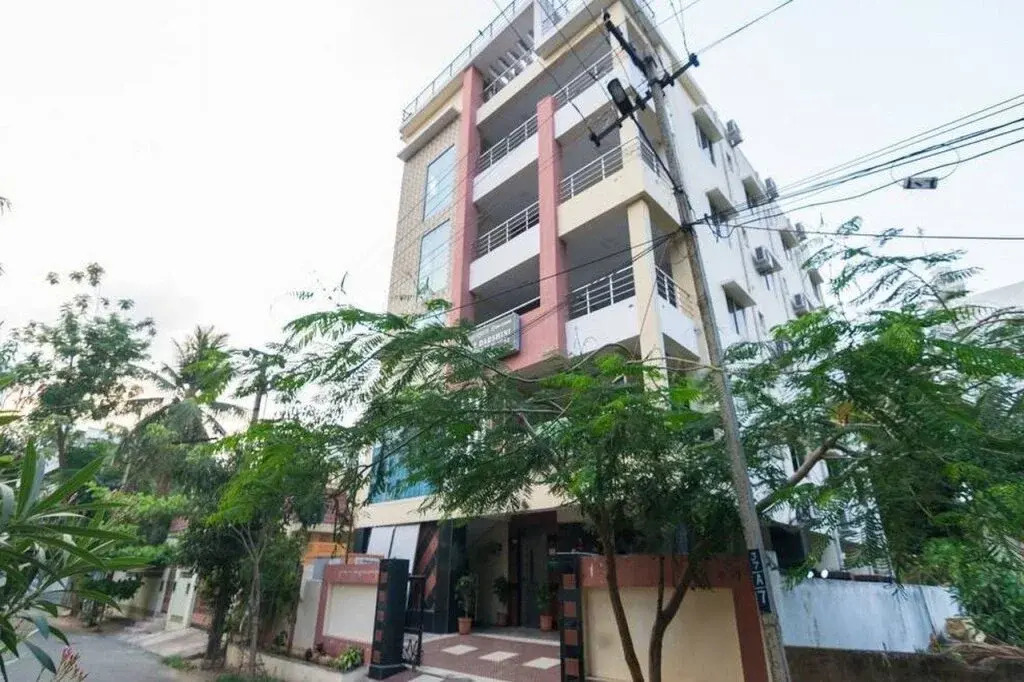 Shree Darshini Guest House by OYO Rooms