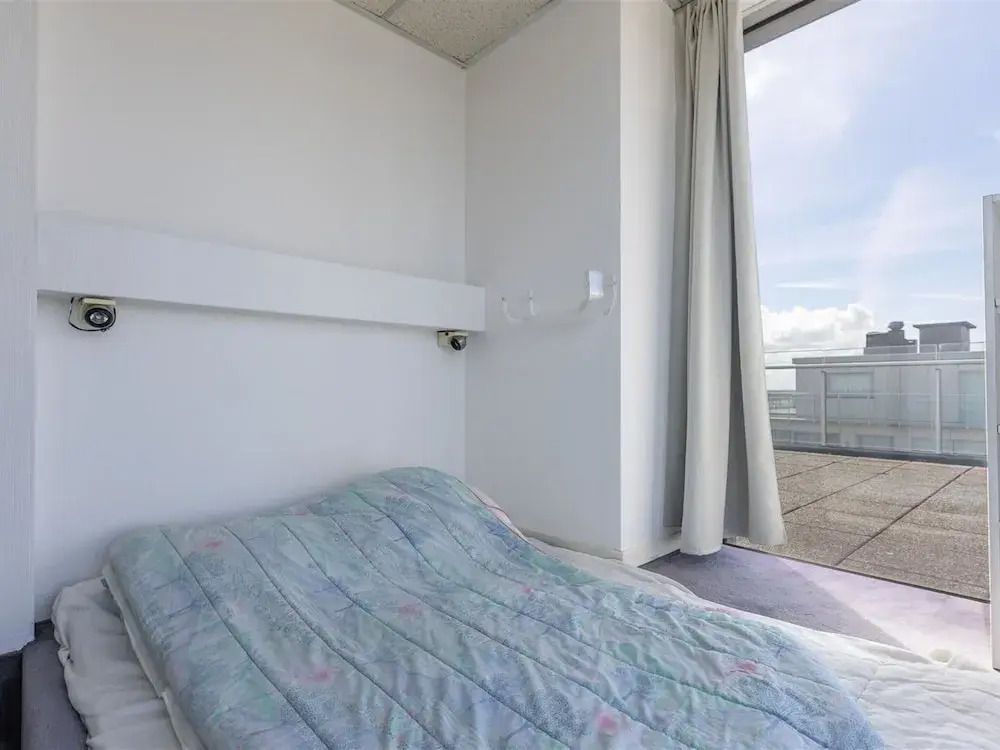 Apartment on Zeedijk With Sea Views