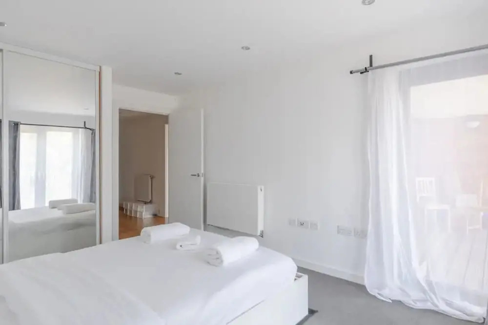 Vibrant 1BD Flat w/ Private Balcony, Camberwell!