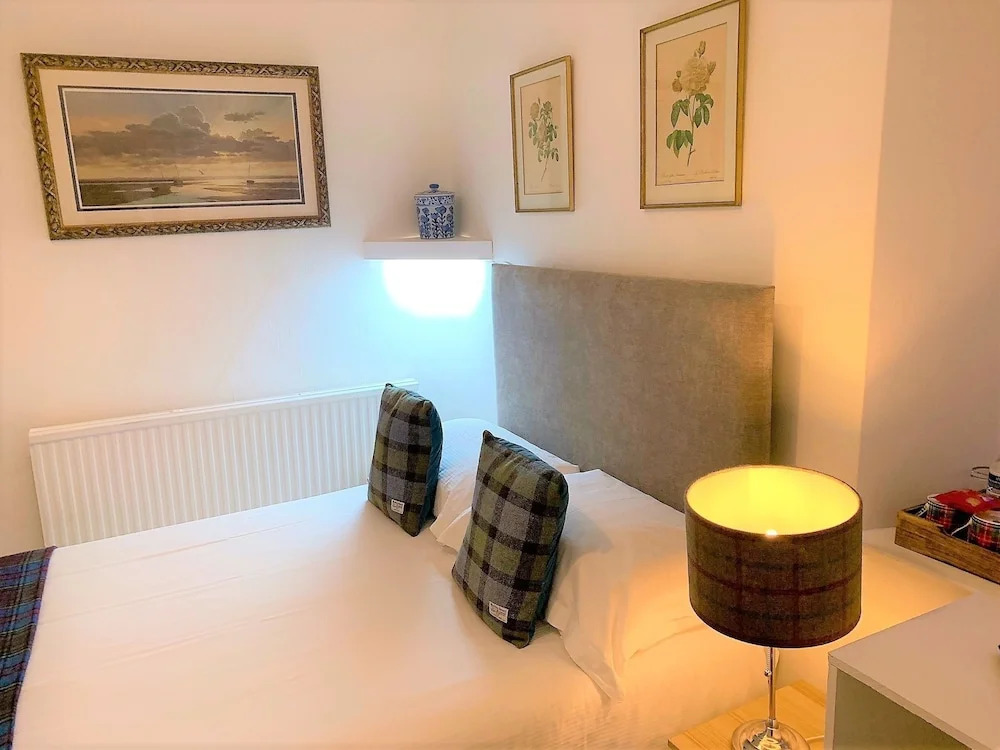 Torrs Warren Country House Hotel
