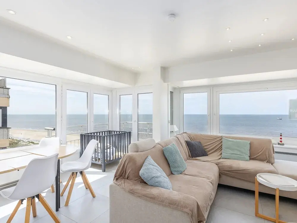 Bright Apartment With Frontal sea View