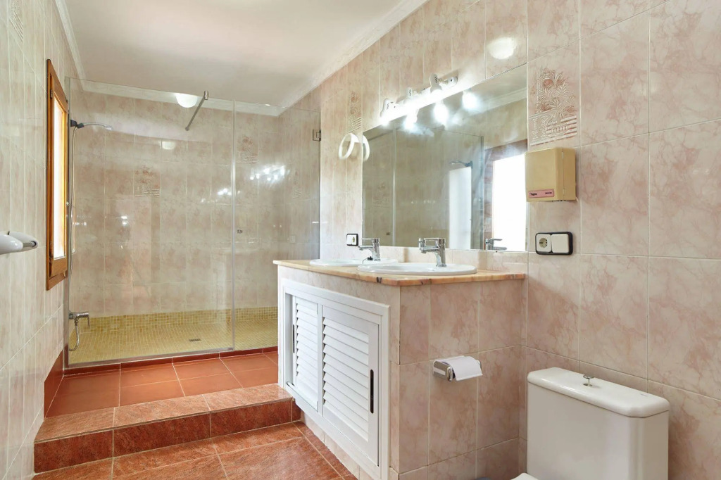 Villa by Playa den Bossa & Ibiza town 7min, BBQ