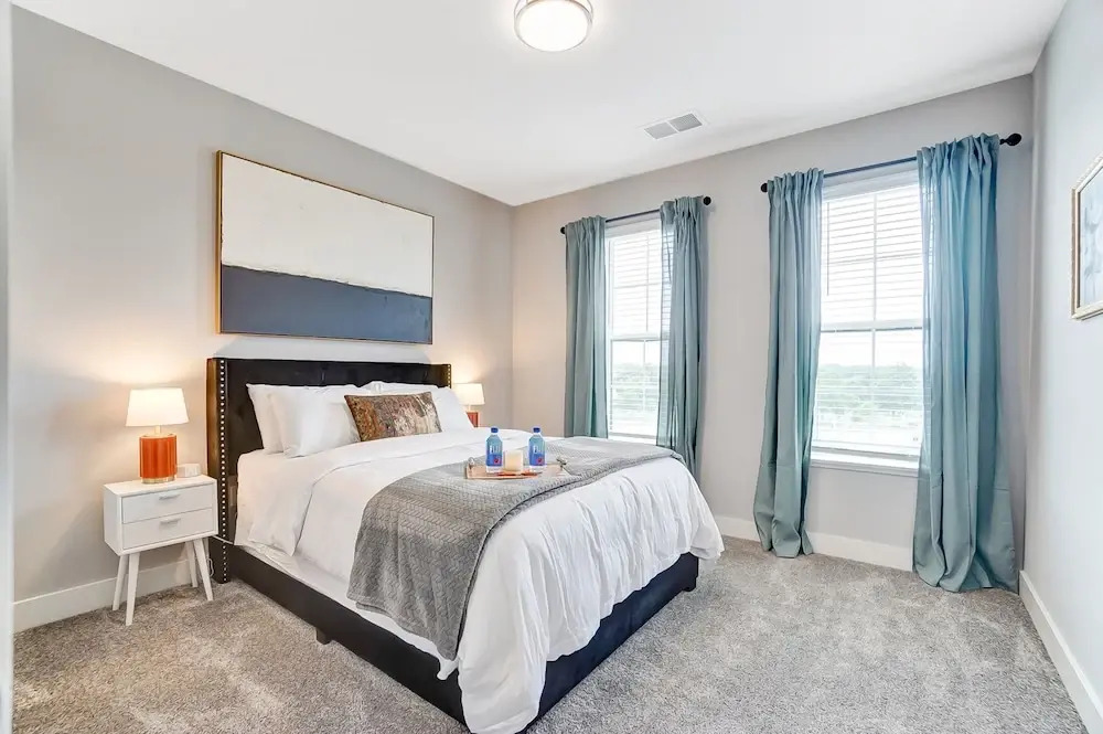 Opulent Corner 2BR Near OSU w Garage Parking