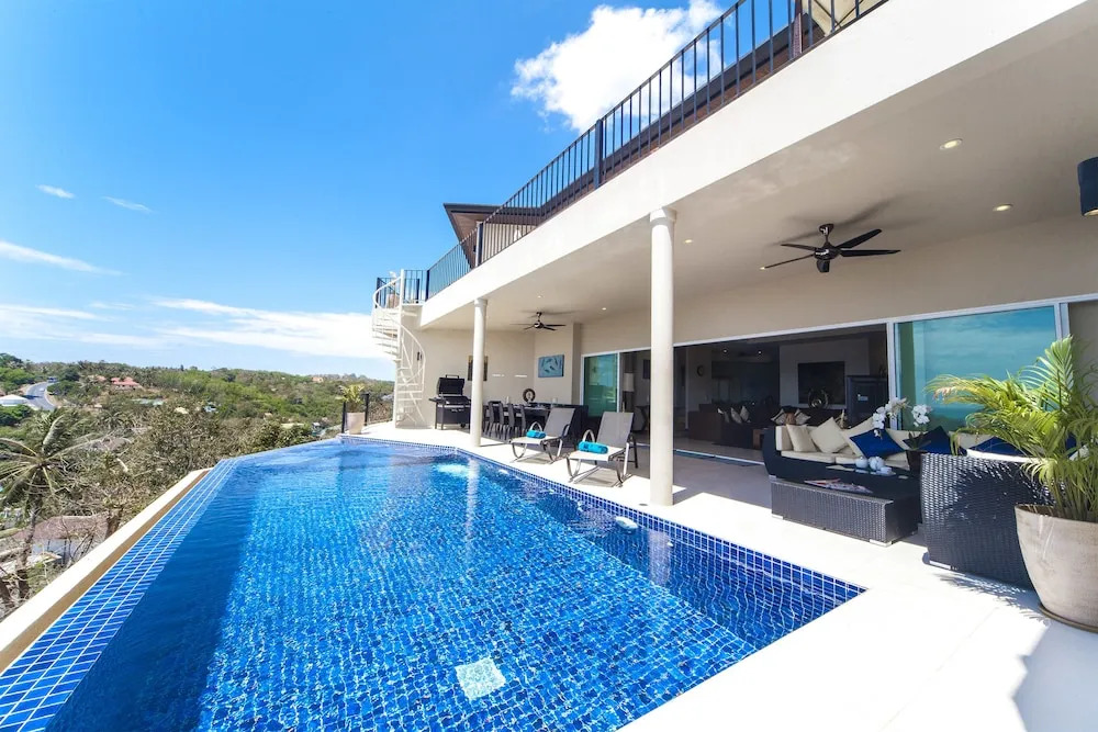 Villa Hin Fa 8 Bed Seaviews in Extensive Modern Grandeur
