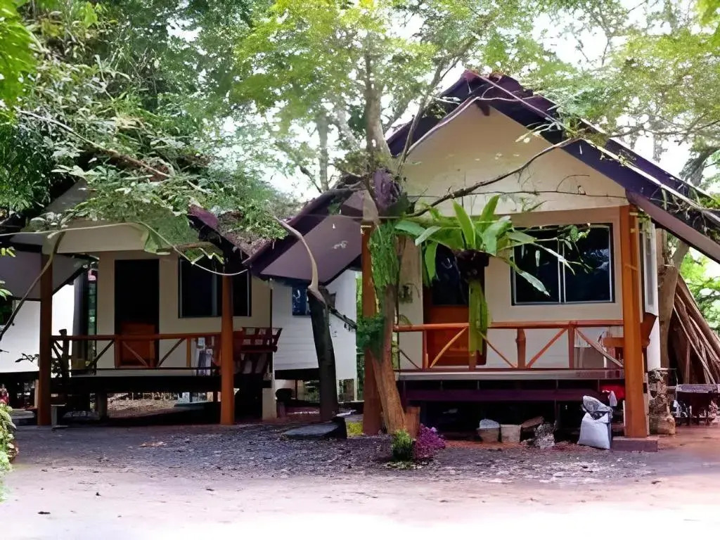 Baan Tai Rom Yen Resort