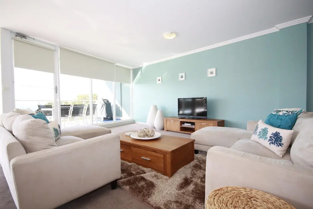 Oasis, Unit 11/5 Laman Street