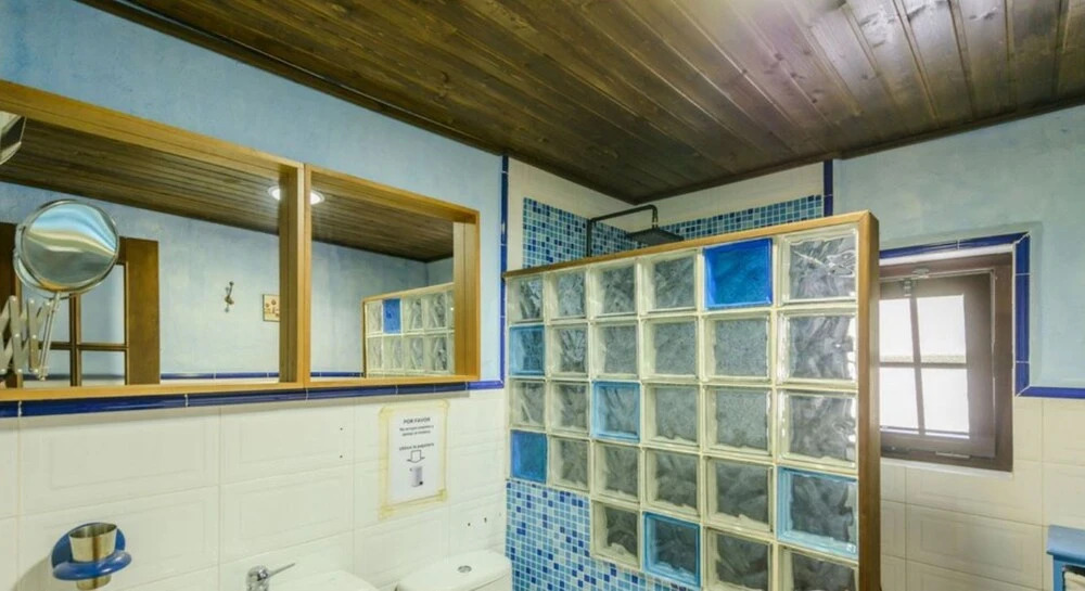 Cadiz 100810 4 Bedroom Holiday home By Mo Rentals
