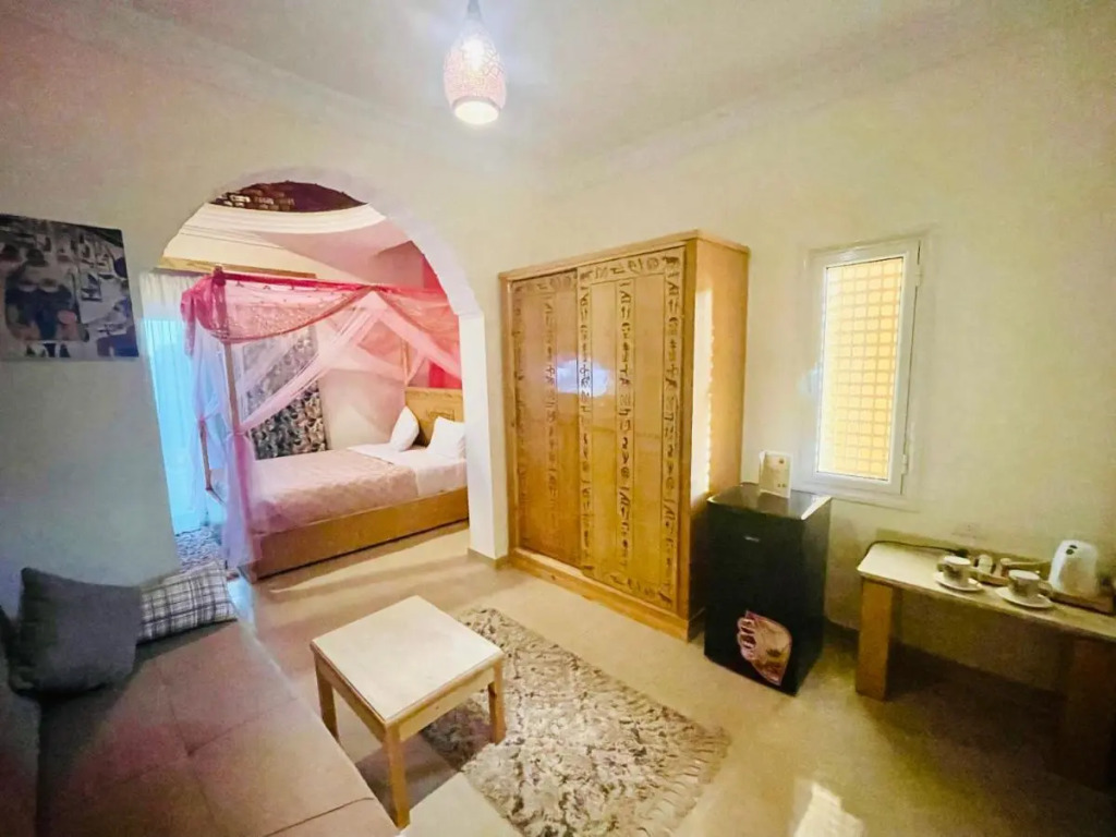 Jewel Howard Carter Hotel