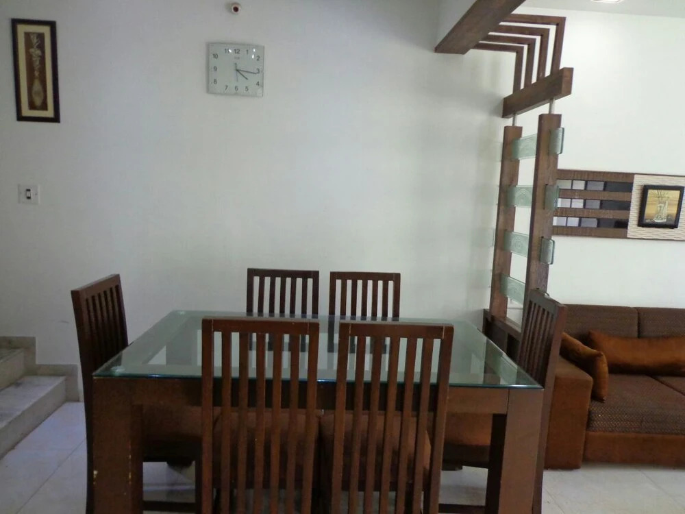 10 Blossoms Service Apartment