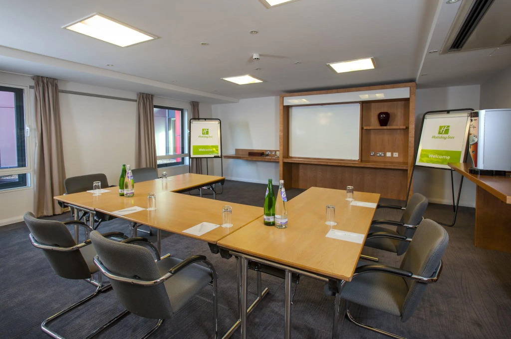 Holiday Inn London West by IHG
