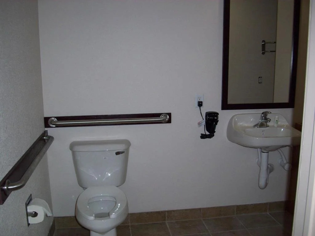 Price Pointe Inn