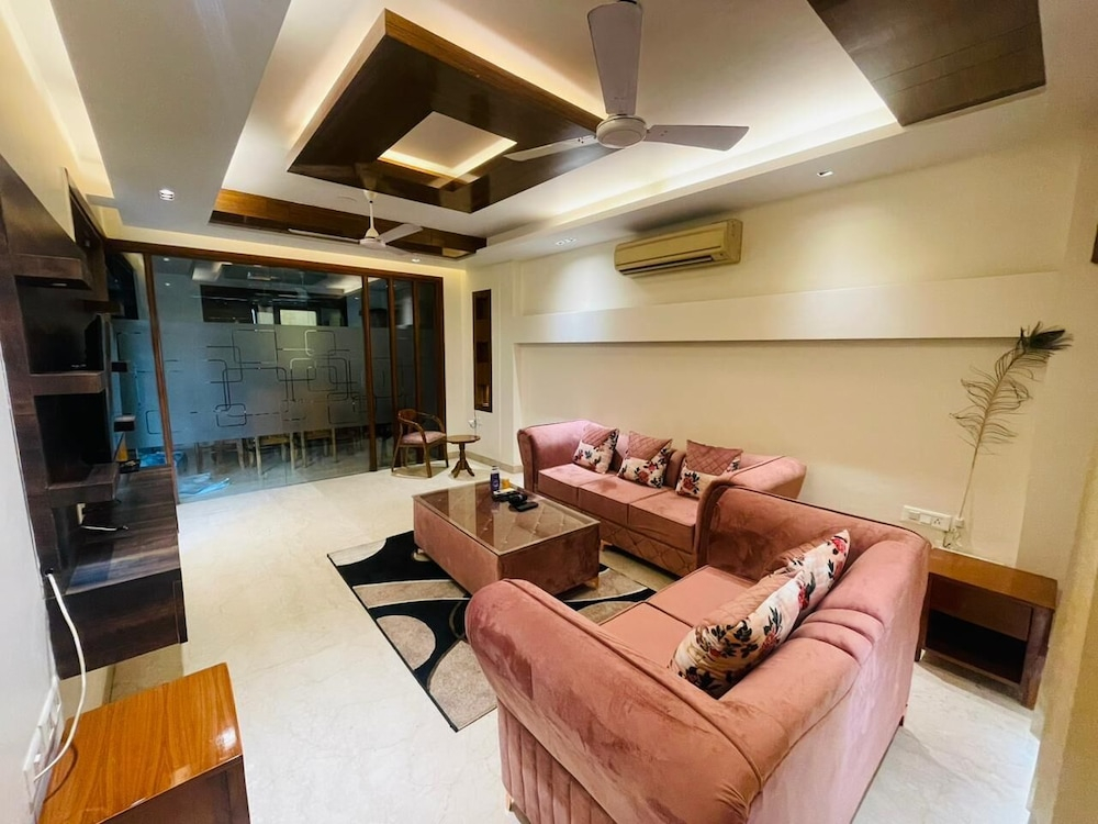 Fortune Home Service Apartment 4Bhk D163