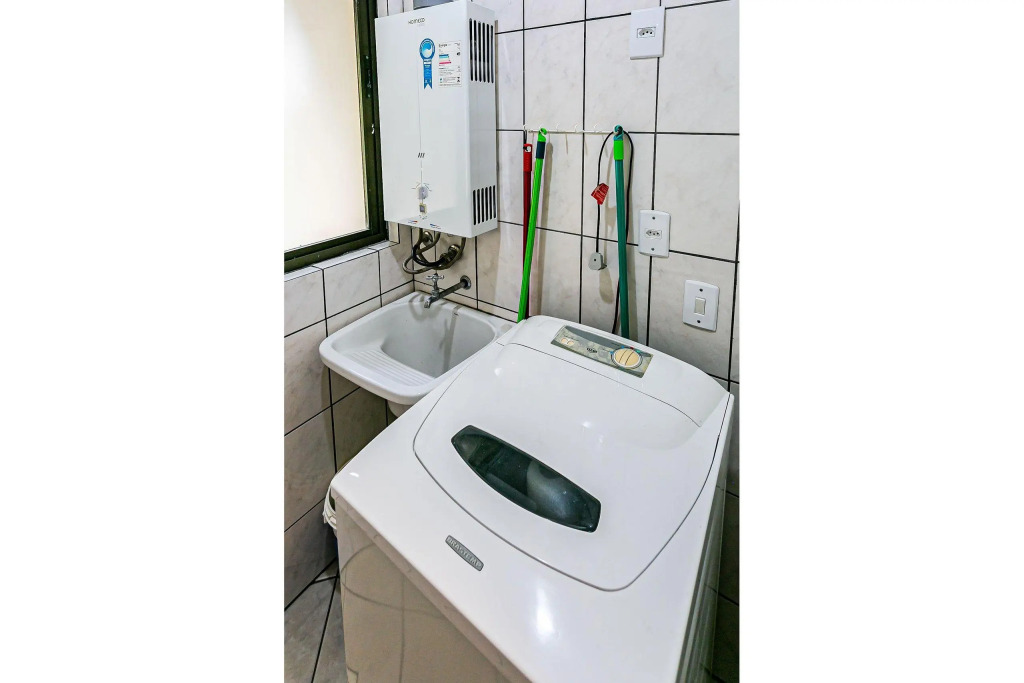 Apto com sacada e churrasq 260m Praia Brava COI302