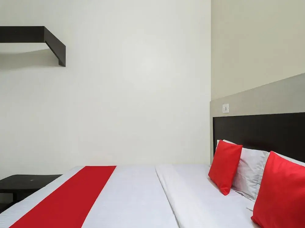 Royal Guest House by OYO Rooms