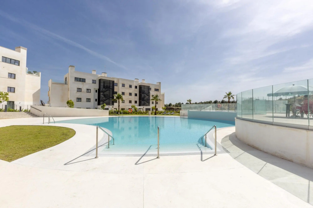 Deco in Fuengirola with 2 bedrooms and 2 bathrooms