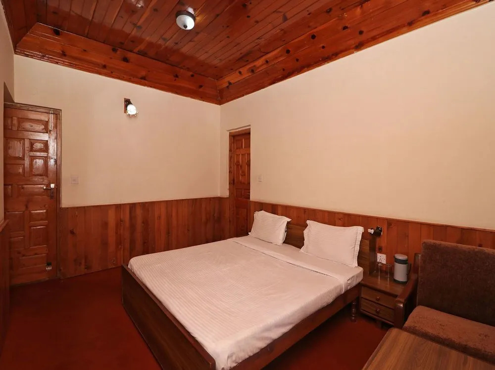 OYO 13694 Home Luxury 3BHK Cottage Mall Road