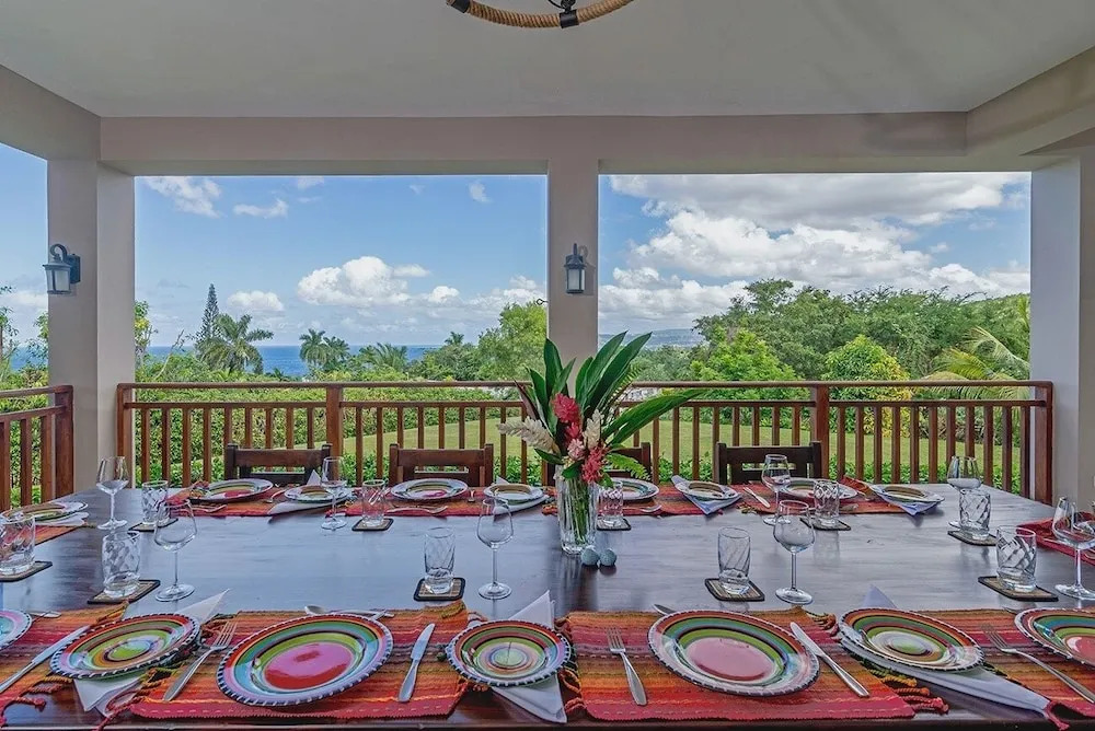 Kanowa , Fully Staffed With Panoramic Views 4 Bedroom Villa