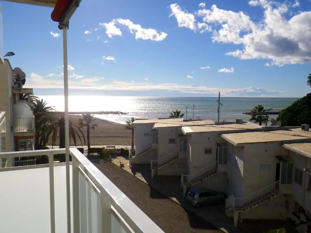 Terrasse vue mer a 20m plage Cambrils. Locamar Apt Lourdes