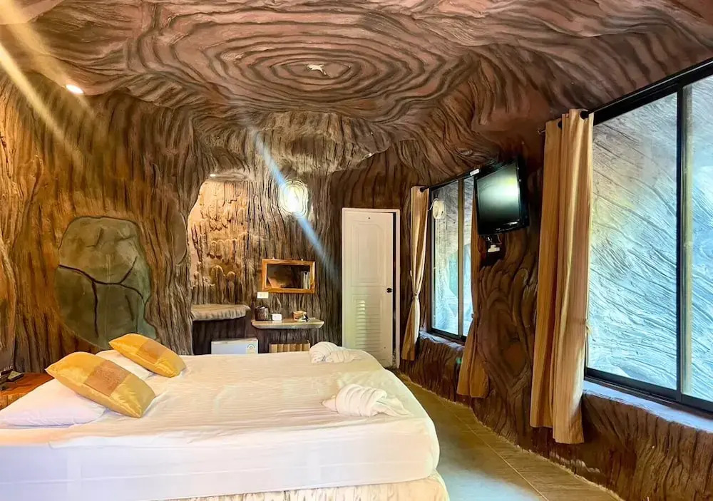 19 Degrees Resort
