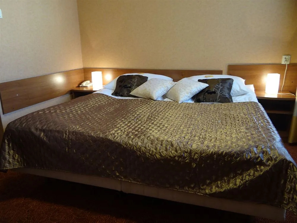 Grot Hotel