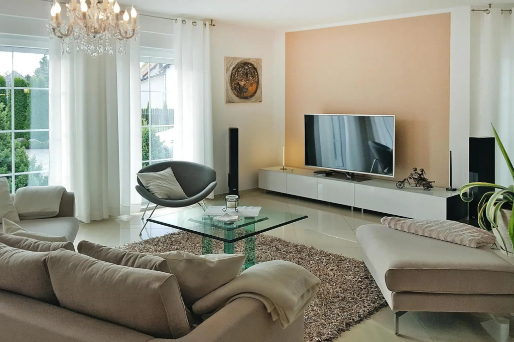 Large, comfortable holiday villa, private garden